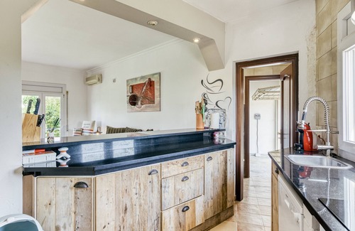 Torroella de Fluvia Villa | Villa 'Casa Flores' con vistas a la montaña, piscina compartida y Wi-Fi
