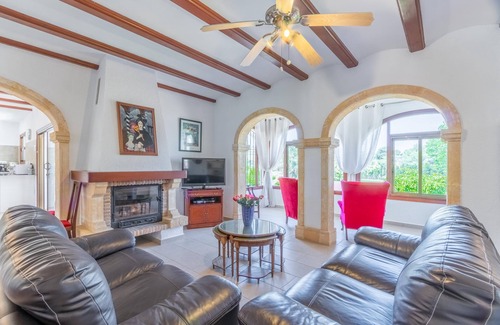 Los Cerezos Villa | Villa Casa Henry con vistas a la montaña, piscina y Wi-Fi