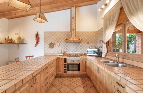 Subirats Villa | Villa 'Casa Les Vinyes' con vistas a la montaña, Wi-Fi y aire acondicionado