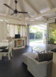 La Iglesia Casa | Villa Casa Mango