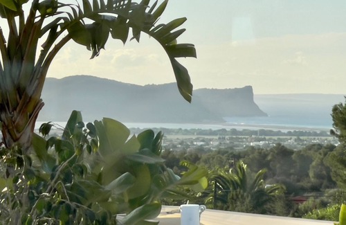 Sant Josep de sa Talaia Villa | Villa 'Casa Tyane' con vistas al mar, piscina climatizada y Wi-Fi