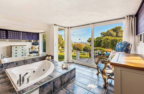 Bahia Dorada Villa | Villa Casillo: la villa cuenta con una piscina privada, una bañera de hidromasaje y Wi-Fi más aire acondicionado