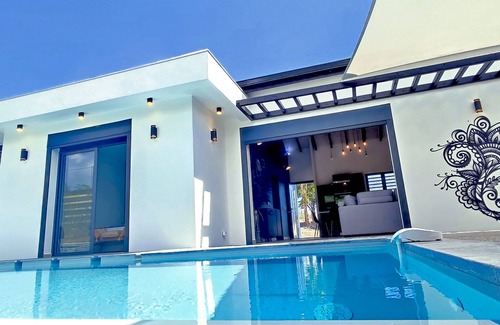 Sainte-Rose Villa | Villa Chacha du Domaine Simini à 5 Minutes de la Plage