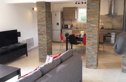 Six-Fours-les-Plages Villa | Villa 230m² en 4 apartamentos, piscina, jardín, mar a pie, confort y tranquilidad.