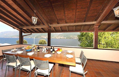 Oliveto Lario Villa | Villa frente al lago con una hermosa vista al lago, piscina y playa privada, Lago Como