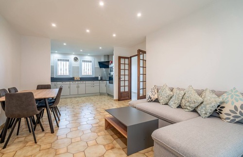 Beziers Villa | Villa 'Chataîgniers' con terraza privada, Wi-Fi y aire acondicionado
