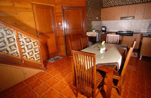 Ciater Villa | Villa ChavaMinerva Kayu - Ciater