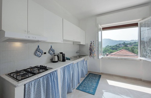 Lumarzo Apartamento | Villa 'Chiara' con vistas a las montañas y terraza privada