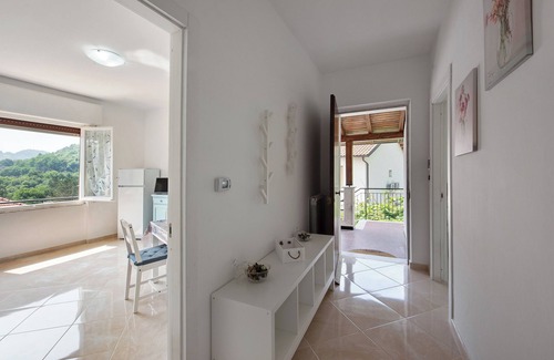 Lumarzo Apartamento | Villa 'Chiara' con vistas a las montañas y terraza privada