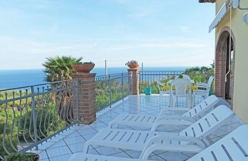 Casal Velino Villa | VILLA REFINADA VISTA AL MAR PARA 6 PERSONAS, WIFI, TERRAZA EXCLUSIVA VISTA AL MAR
