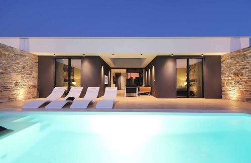 Kraj Villa | Villa Clover - acogedora villa de vacaciones a solo 100 metros de la playa con piscina privada