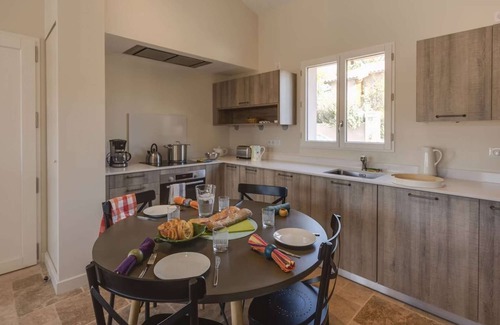 Castelnau-de-Montmiral Villa | Nueva villa de lujo de 2 dormitorios con piscina climatizada en la finca del castillo