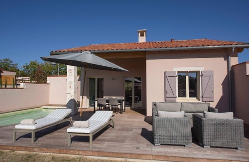 Castelnau-de-Montmiral Villa | Nueva villa de lujo de 2 dormitorios con piscina climatizada en la finca del castillo