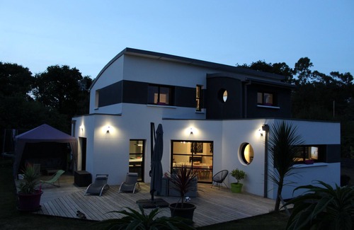 Pleumeur-Bodou Villa | Villa coast of pink granite
