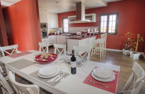 Triquivijate Villa | "VILLA COBAS", PISCINA PRIVADA
