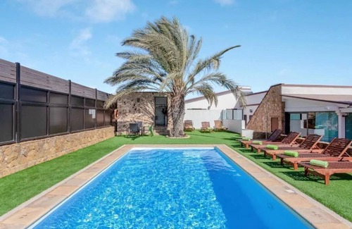 Triquivijate Villa | "VILLA COBAS", PISCINA PRIVADA