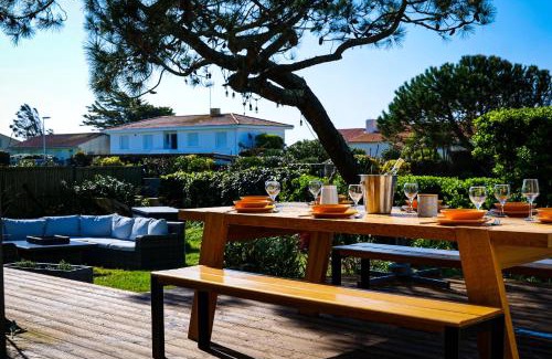 Chateau-d'Olonne Villa | Villa Colette - vue mer - baie de Cayola - 9 personnes