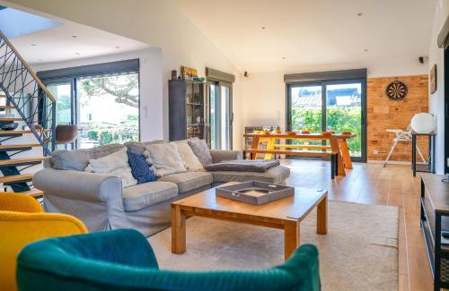 Chateau-d'Olonne Villa | Villa Colette - vue mer - baie de Cayola - 9 personnes