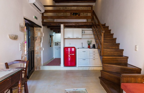 Achlades Villa | Único y suntuoso complejo de villas cerca de Rethymno con impresionantes vistas al campo.
