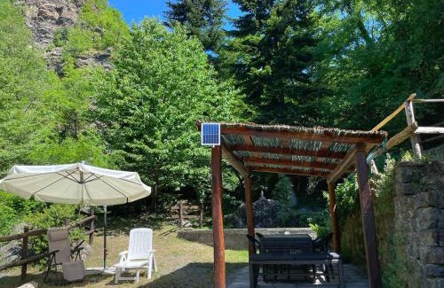 Borzonasca Apartamento | Villa con bosco giardino e ruscello ad uso esclusivo