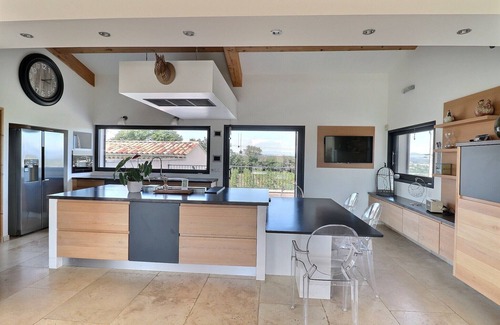 Bedarrides Casa | Villa Contemporaine Avec Piscine, au Coeur et au Calme du Vignoble