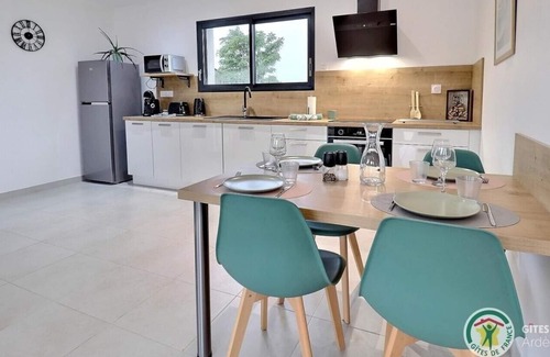 Grospierres Casa | Villa Contemporaine Avec Piscine Privée et Chauffée