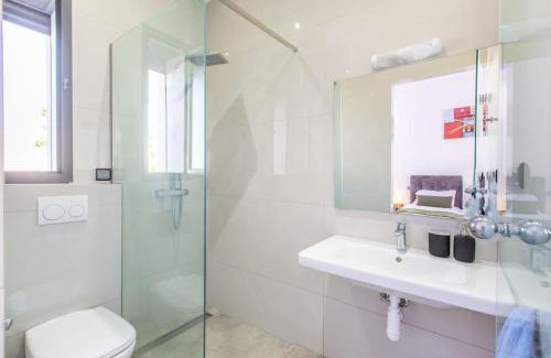 El Aggada Villa | Villa Coquelicot, modern style avec jacuzzi, piscine Chauffée