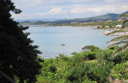 Baia Caddinas Apartamento | APARTAMENTO "VILLA CORMORANO" CON VISTAS AL MAR 'MIMOSE'