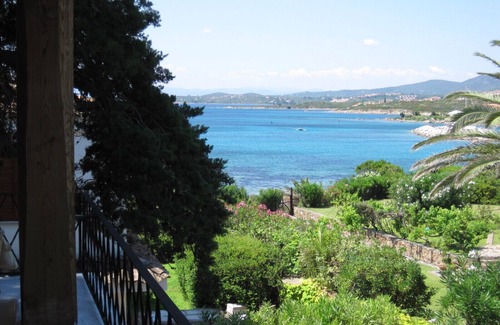 Baia Caddinas Apartamento | APARTAMENTO "VILLA CORMORANO" CON VISTAS AL MAR 'MIMOSE'
