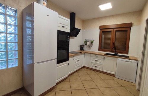 San Martín de Valdeiglesias Cabaña | Villa Costa Madrid con piscina privada y vistas al pantano, hasta 10 personas.