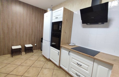 San Martín de Valdeiglesias Cabaña | Villa Costa Madrid con piscina privada y vistas al pantano, hasta 10 personas.