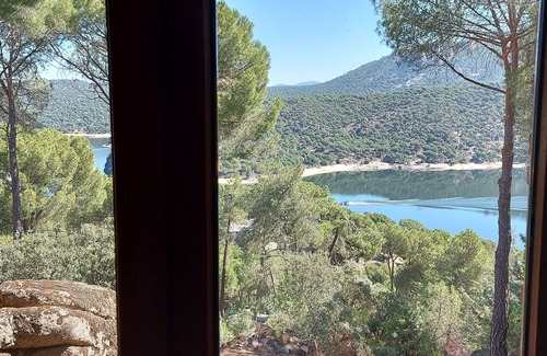 San Martín de Valdeiglesias Cabaña | Villa Costa Madrid con piscina privada y vistas al pantano, hasta 10 personas.