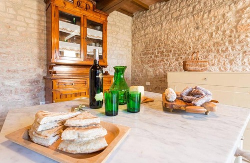 Sigillo Apartamento | Villa Costanzi: Beautiful Rural Apartment!