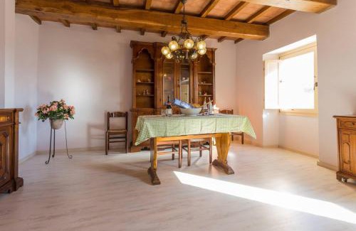 Sigillo Apartamento | Villa Costanzi: Comfy Apartment Below The Cucco