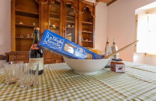 Sigillo Apartamento | Villa Costanzi: Comfy Apartment Below The Cucco