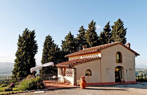 Montelupo Fiorentino Villa | Villa cottage with pool and jacuzzi just a few km from Florence