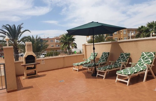 Los Nietos Apartamento | Apart. bajo, wifi gratis, tv satélite, barbacoa, piscina comunitaria