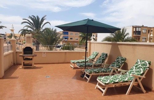 Los Nietos Apartamento | Apart. bajo, wifi gratis, tv satélite, barbacoa, piscina comunitaria