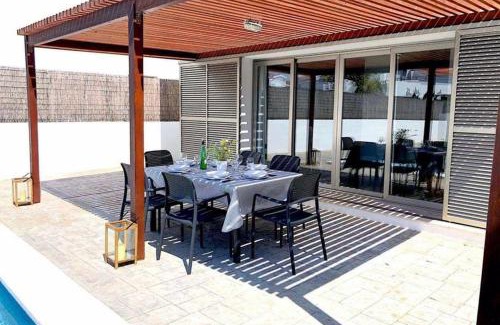 Cala'n Bosch Villa | Villa d’Aina * Propiedad privada con piscina