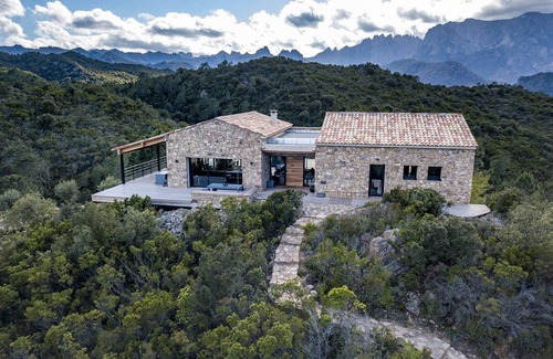 Sari-Solenzara Villa | Villa D'architecte Comme un nid D'aigle en Pleine Nature Entre mer et Montagne