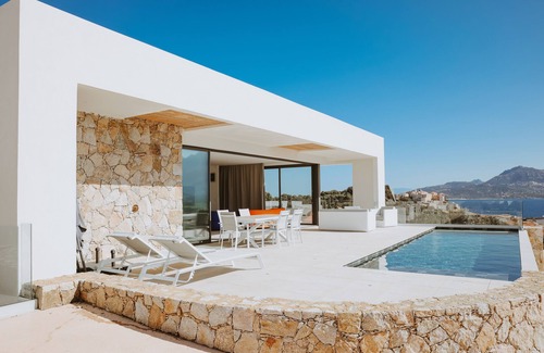 Calvi Casa | Villa d' Architecte Avec Superbe vue sur la Baie de Calvi, Entre mer et Montagne