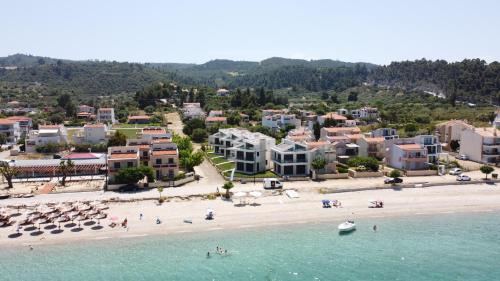 Polichrono Villa | Villa Dahlia by the sea