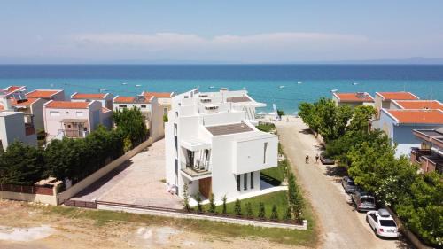 Polichrono Villa | Villa Dahlia by the sea