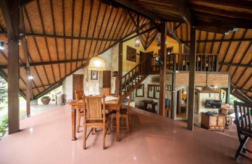 Samplangan Villa | Villa Dandan Bukit