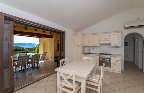 Golfo Aranci Villa | Villa 'Daniela' con vistas al mar, Wi-Fi y aire acondicionado