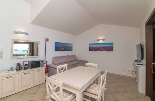 Golfo Aranci Villa | Villa 'Daniela' con vistas al mar, Wi-Fi y aire acondicionado