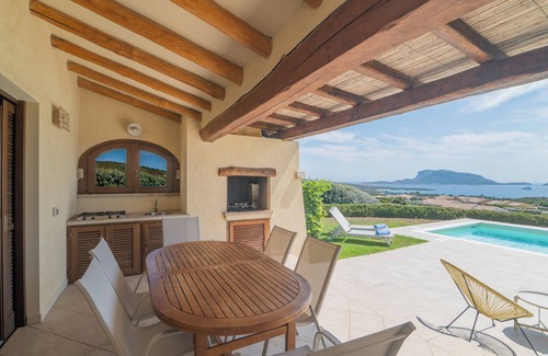 Golfo Aranci Villa | Villa 'Daniela' con vistas al mar, Wi-Fi y aire acondicionado