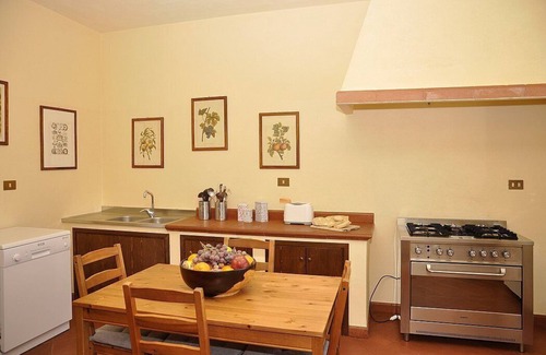 Quartaccio Villa | Villa Darmassina Grande: una espléndida y luminosa villa de dos pisos rodeada de prados y verdes colinas.