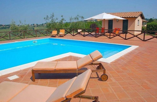Quartaccio Villa | Villa Darmassina Grande: una espléndida y luminosa villa de dos pisos rodeada de prados y verdes colinas.