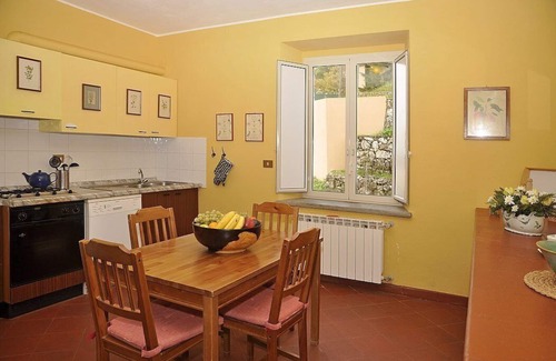 Calvi di Umbria Villa | Villa Darsia: Una espléndida y luminosa villa de dos plantas rodeada de prados y verdes colinas.